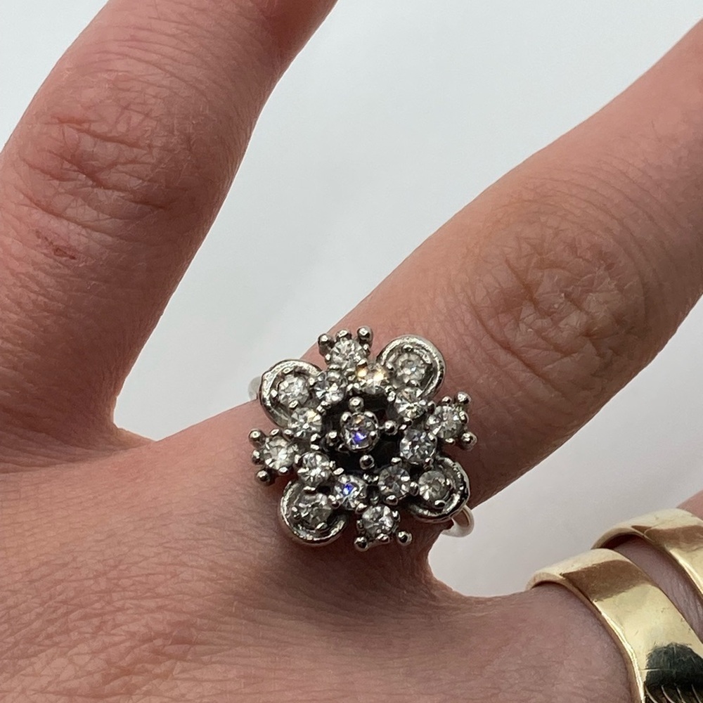 Vtg Silver Tone Rhinestone Floral Flower Cocktail Ring Sz 6.5 - Picture 14 of 14